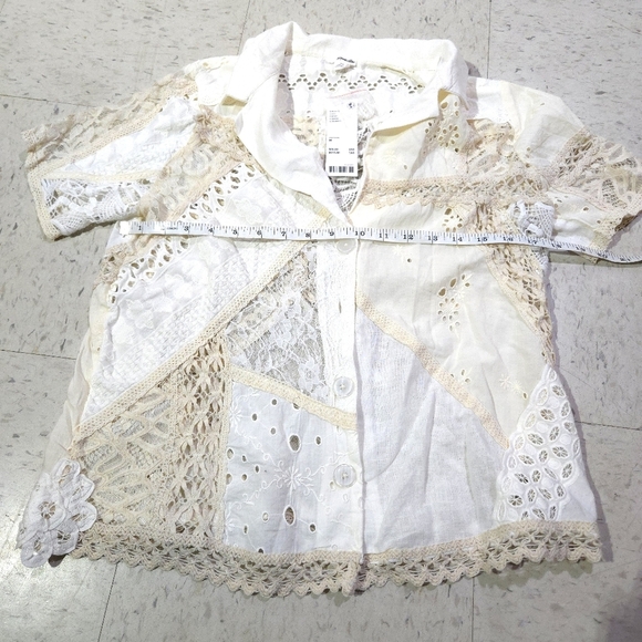 Kimchi Blue | Elegant Cream Lace Patchwork Women's Button Up Top - Picture 9 of 10